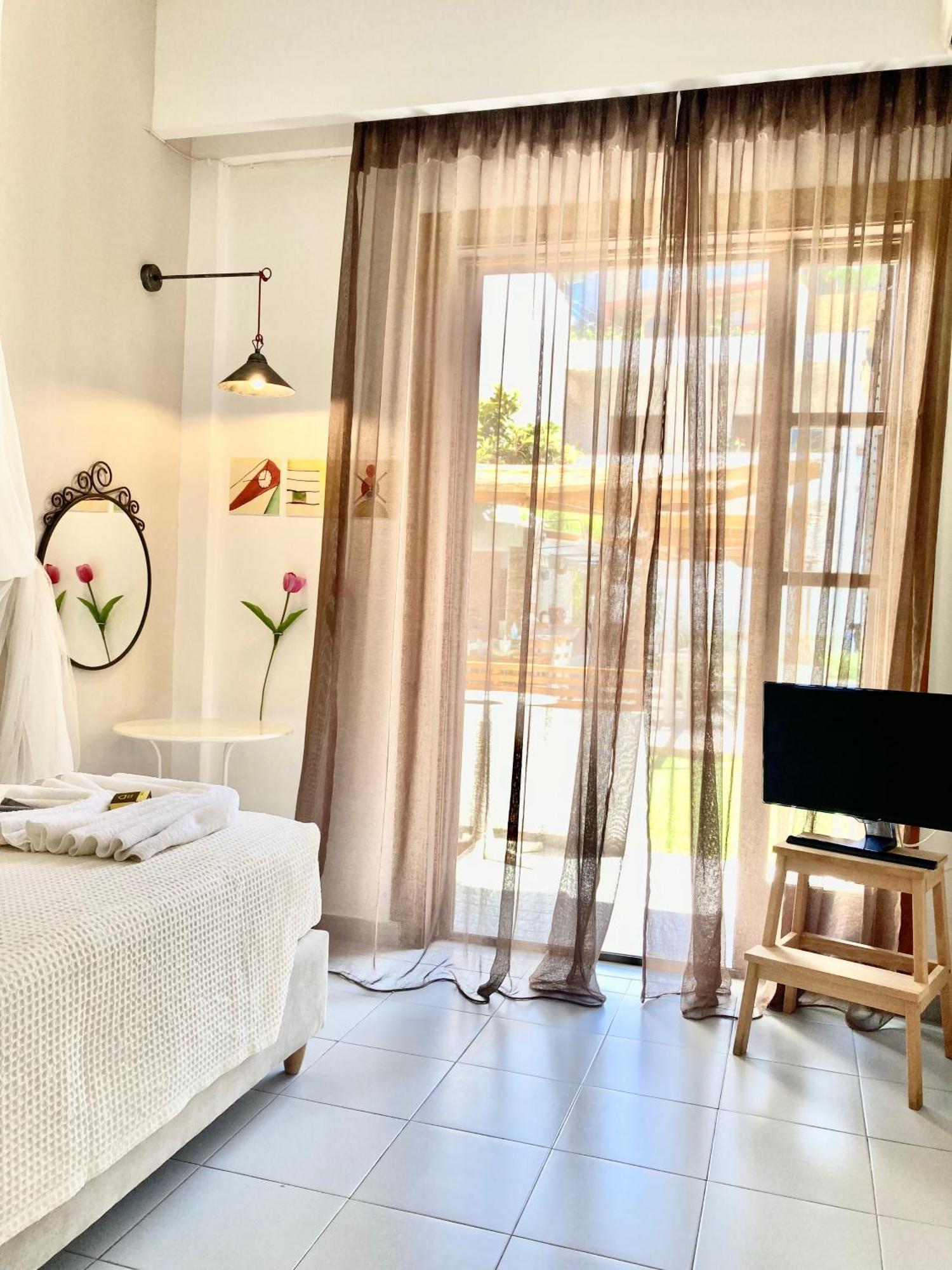 Tree Of Life Art Hotel Agia Marina Quarto foto